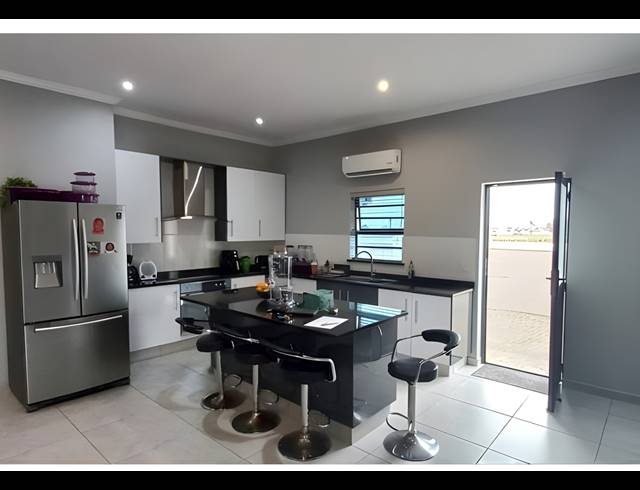 3 bed property for sale in ADMIRALS PARK